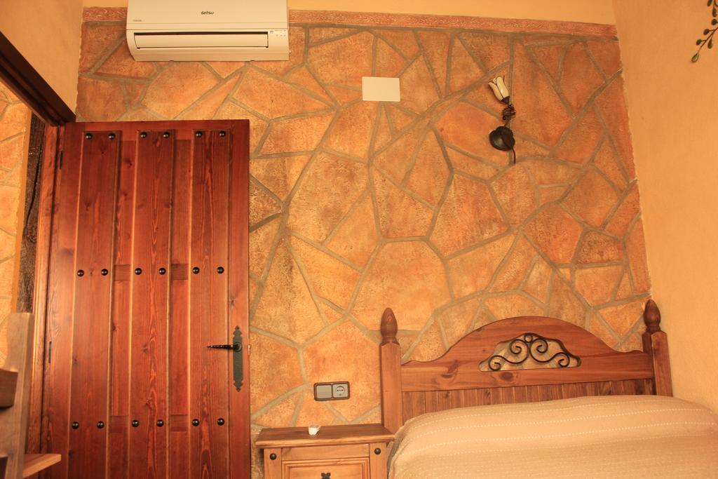 La Cueva Del Lince Guest House Zarza De Granadilla Rom bilde